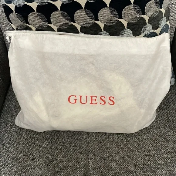 Guess Purse - Picture 4 of 4